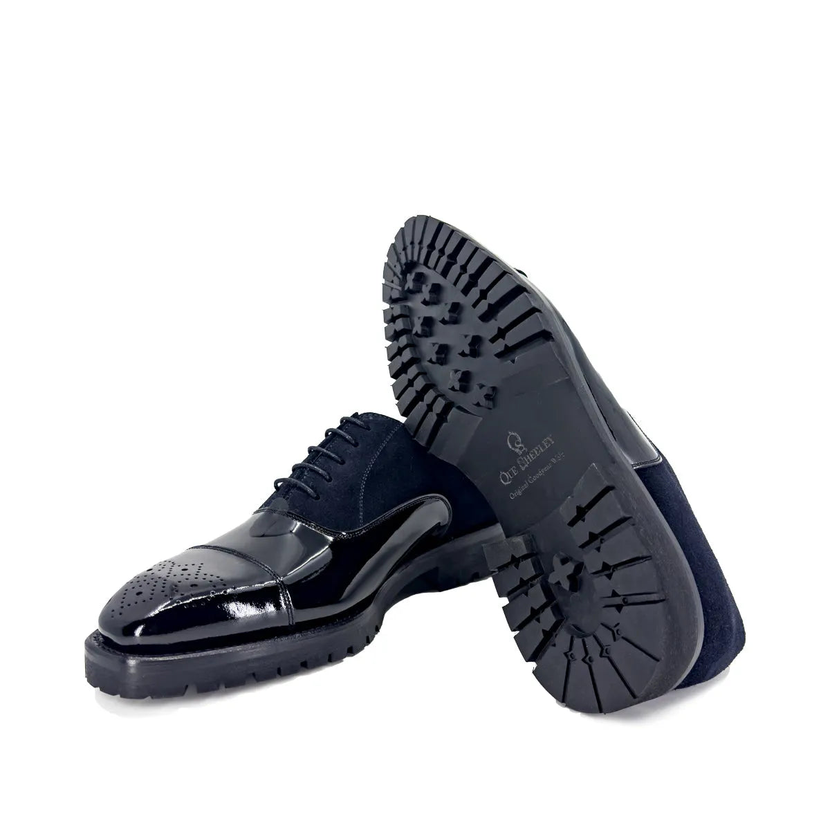Denver Oxford shoes: black leather and suede with lug soles
