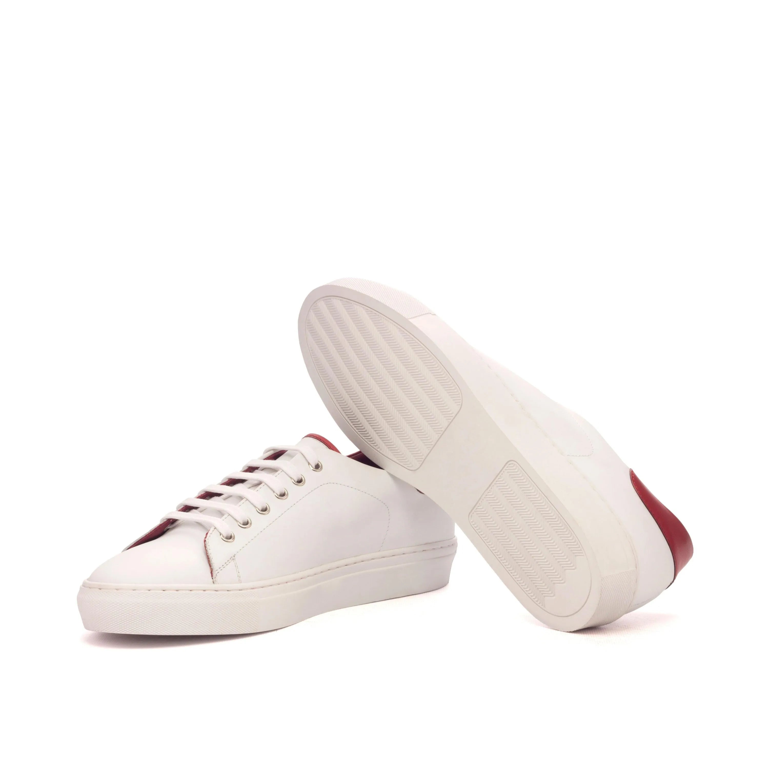 White Fridays Trainer Sneakers II with red accents on leather