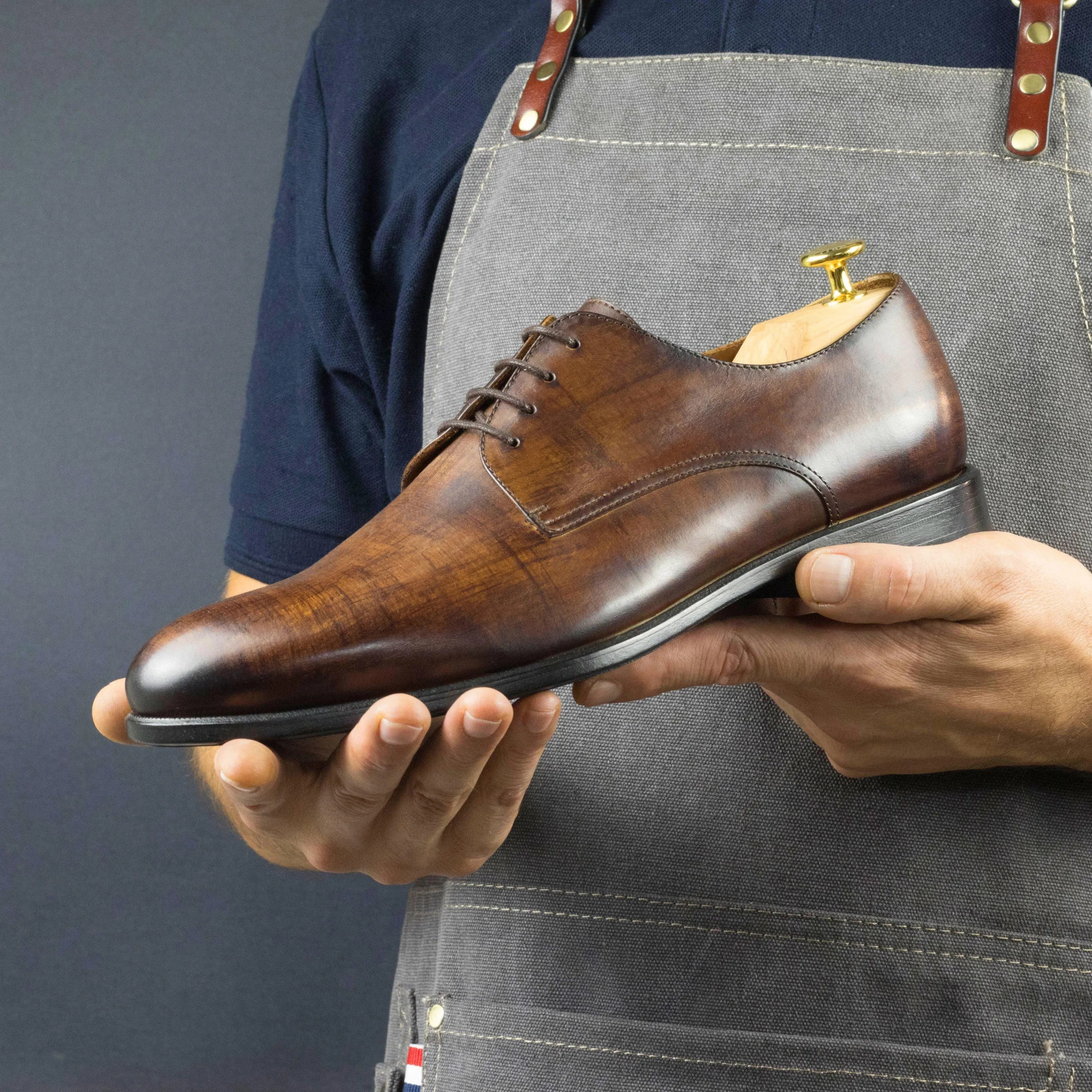 Gezzle Derby Patina brown leather dress shoe back view