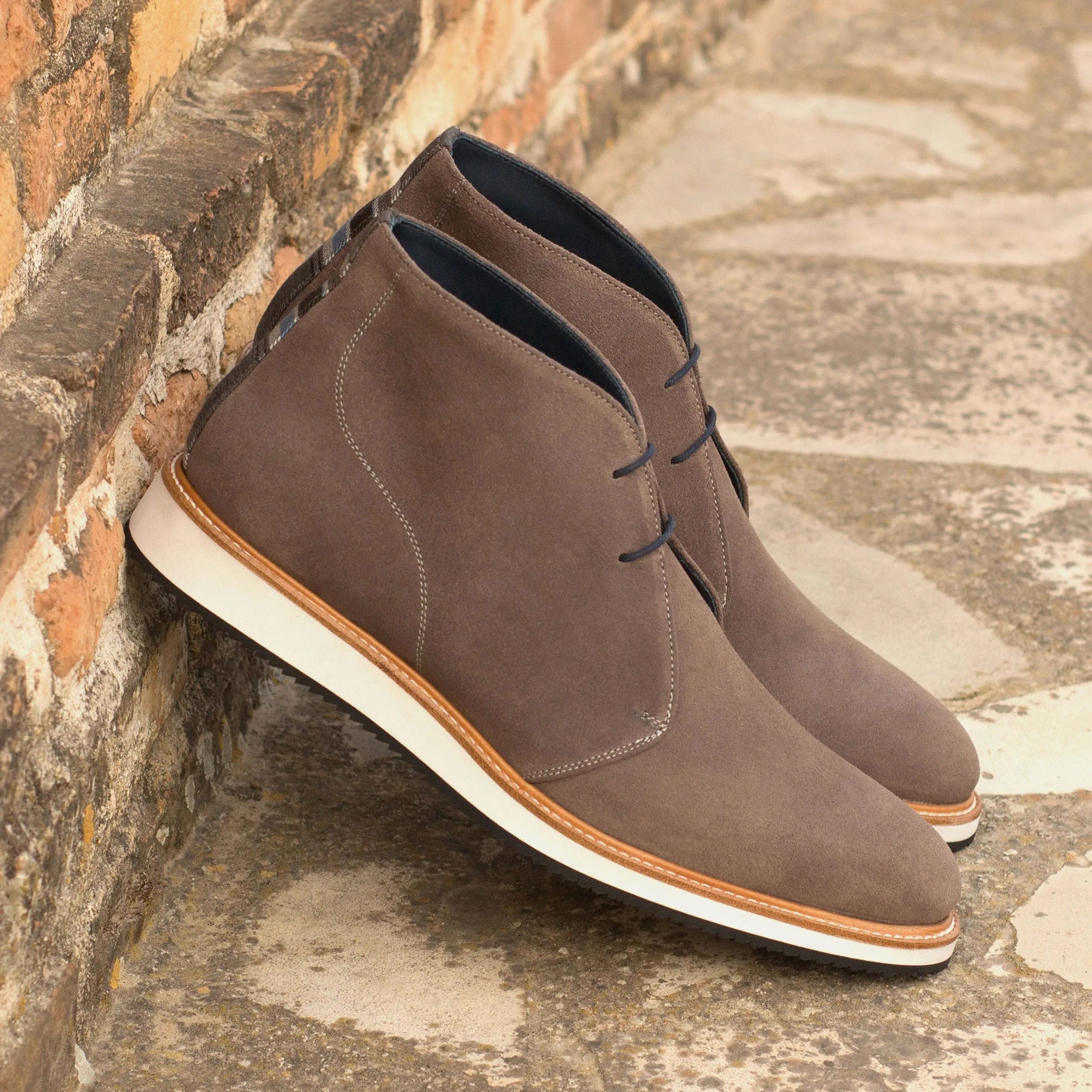 Pair of brown suede T42 chukka boots