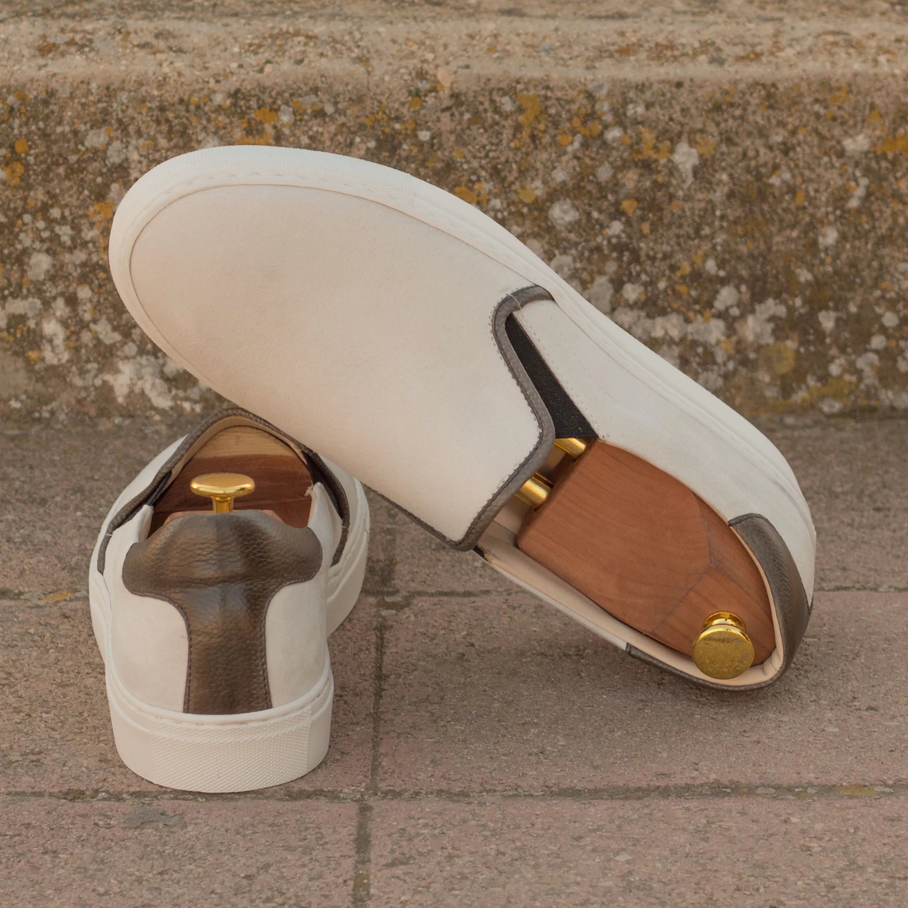 Fernan slip-on trainer sneakers in white leather with shoe trees