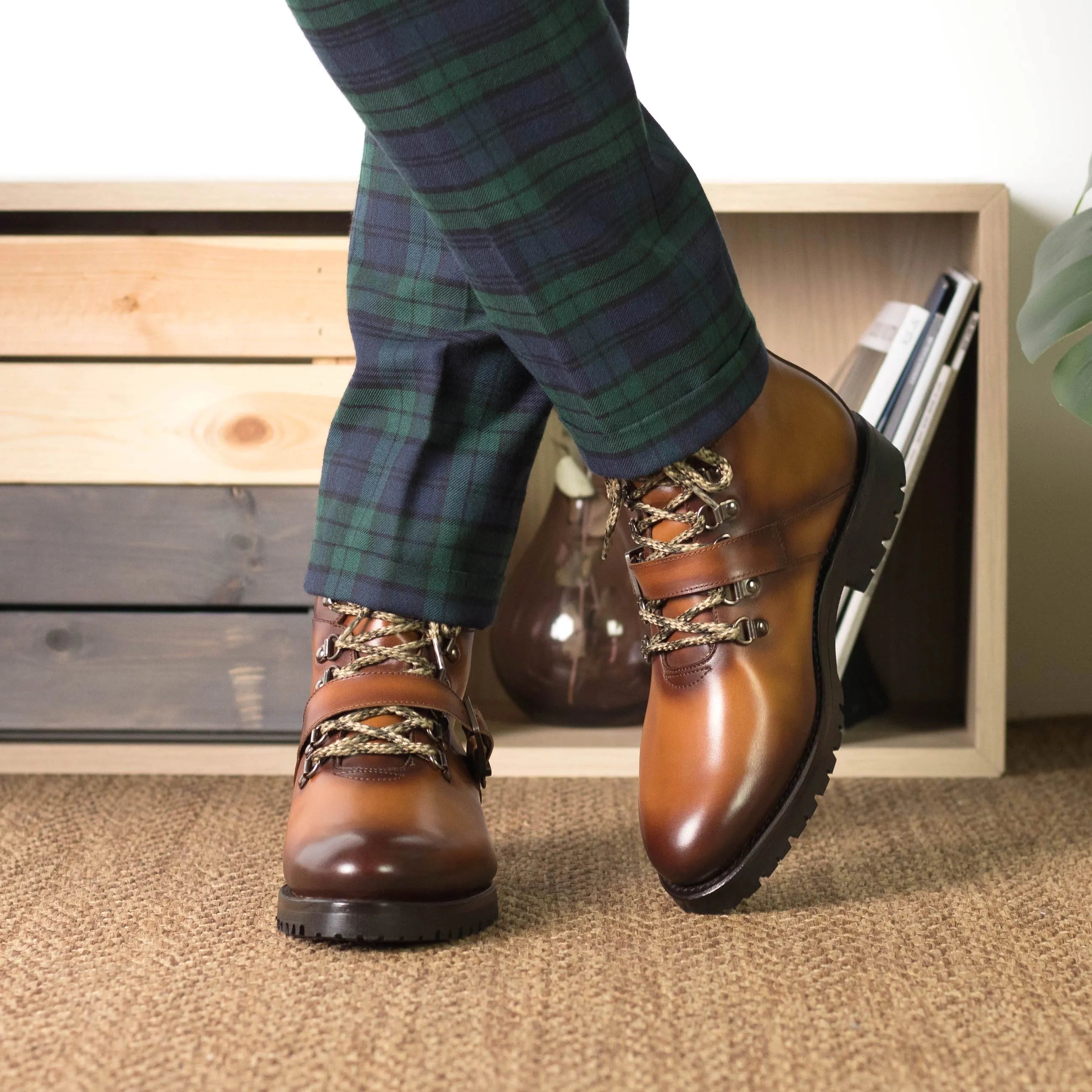 Brown Flare Hiking Boots in leather for fast lane trails