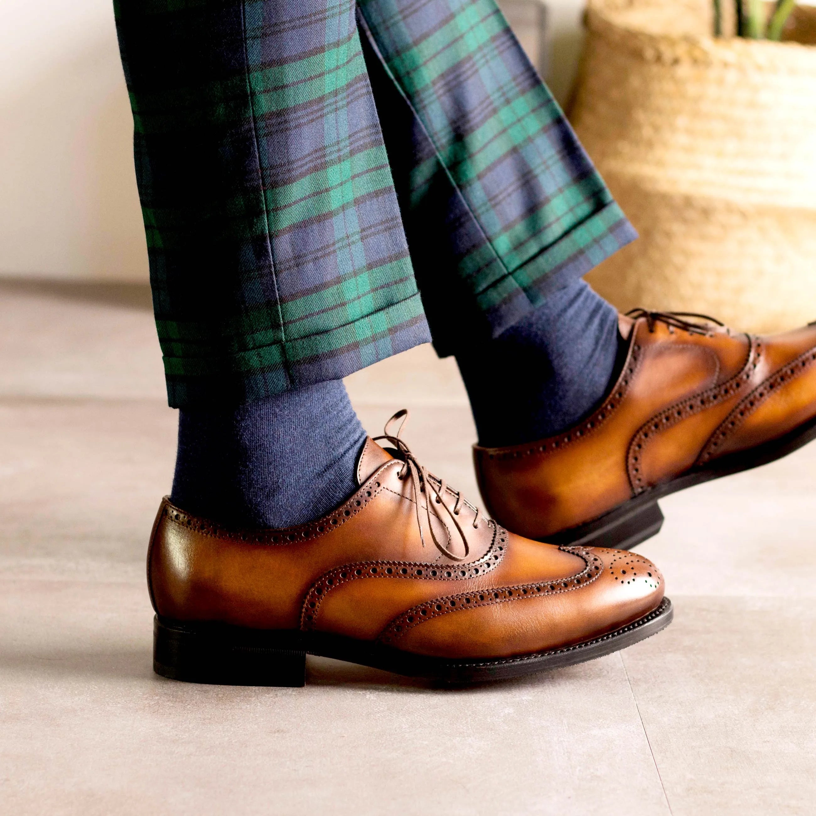 Pawl full brogue brown leather wingtip dress shoes in fast lane style